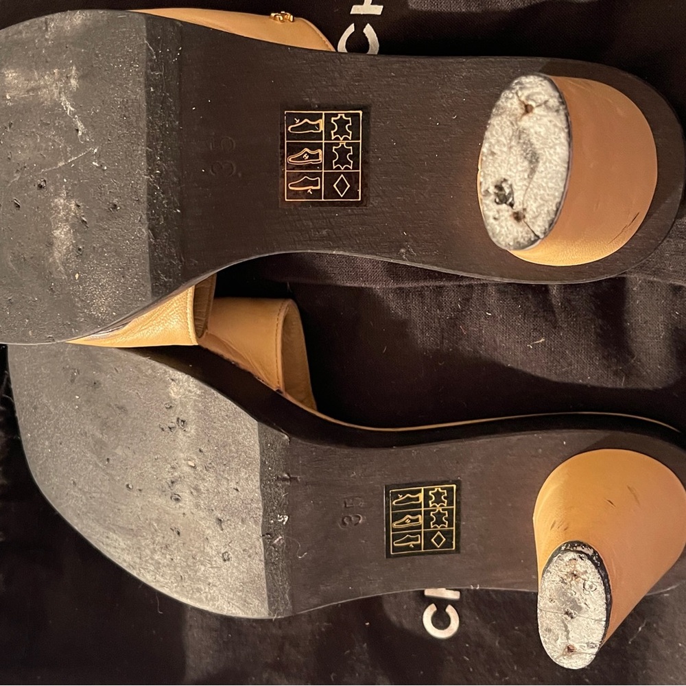*RARE* CHANEL Beige Leather Slide Sandals with Gold CC Studs - Picture 9 of 9